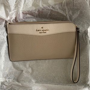 NWT Kate Spade Lucy Medium L-Zip Wristlet